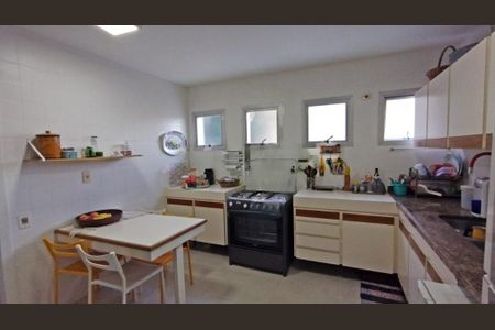 Apartamento para alugar com 146m², 4 quartos e 2 vagas