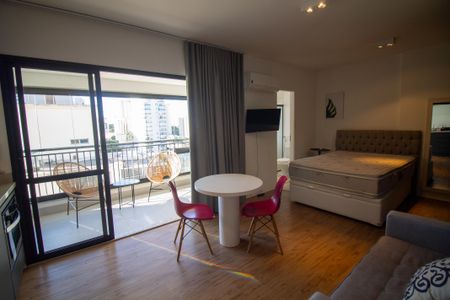 Sala / Quarto - Studio de kitnet/studio à venda com 1 quarto, 35m² em Campo Belo, São Paulo