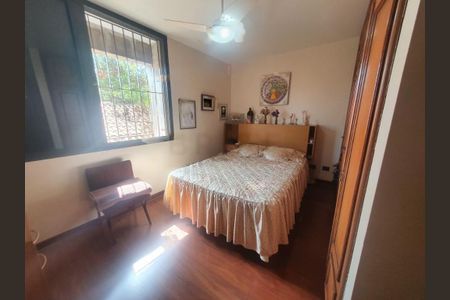 Casa à venda com 4 quartos, 420m² em Jardim Marajoara, São Paulo