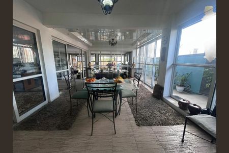 Casa à venda com 5 quartos, 559m² em Vila Tramontano, São Paulo