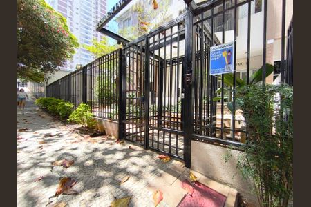 Apartamento para alugar com 69m², 2 quartos e 2 vagasFachada + Plaquinha