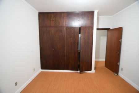 Casa à venda com 280m², 3 quartos e 2 vagasSuíte 1