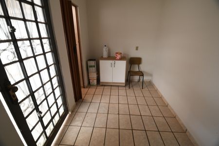 Casa à venda com 280m², 3 quartos e 2 vagasQuarto de Serviço