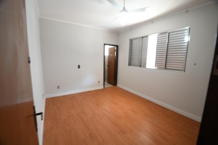 Casa à venda com 280m², 3 quartos e 2 vagasSuíte 3