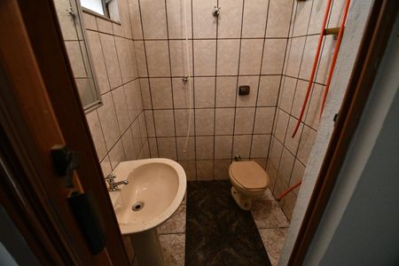 Casa à venda com 280m², 3 quartos e 2 vagasBanheiro de Serviço