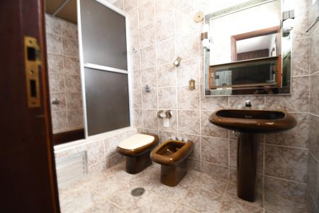 Casa à venda com 280m², 3 quartos e 2 vagasBanheiro da Suíte 1