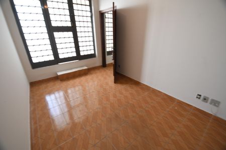 Casa à venda com 280m², 3 quartos e 2 vagasEscritório