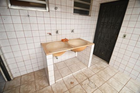 Casa à venda com 280m², 3 quartos e 2 vagasÁrea de Serviço