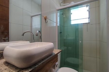 Casa de condomínio à venda com 230m², 3 quartos e 1 vaga Casa de condomínio à venda com 230m², 3 quartos e 1 vagaBanheiro Social 1