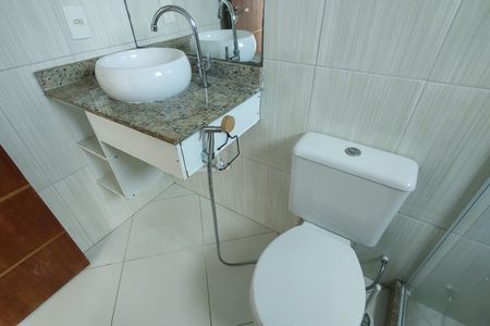 Casa de condomínio à venda com 230m², 3 quartos e 1 vaga Casa de condomínio à venda com 230m², 3 quartos e 1 vagaBanheiro da Suíte 3