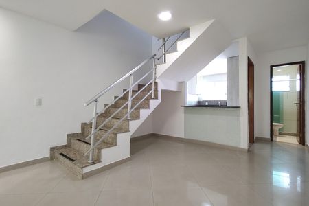 Casa de condomínio à venda com 230m², 3 quartos e 1 vaga Casa de condomínio à venda com 230m², 3 quartos e 1 vagaSala