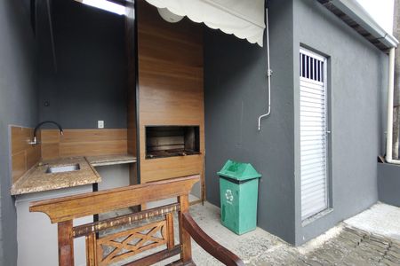 Casa de condomínio à venda com 230m², 3 quartos e 1 vaga Casa de condomínio à venda com 230m², 3 quartos e 1 vagaÁrea comum - Churrasqueira