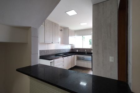 Casa de condomínio à venda com 230m², 3 quartos e 1 vaga Casa de condomínio à venda com 230m², 3 quartos e 1 vagaCozinha