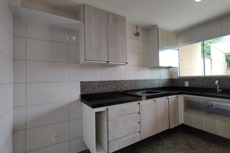 Casa de condomínio à venda com 230m², 3 quartos e 1 vaga Casa de condomínio à venda com 230m², 3 quartos e 1 vagaCozinha