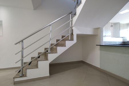 Casa de condomínio à venda com 230m², 3 quartos e 1 vaga Casa de condomínio à venda com 230m², 3 quartos e 1 vagaSala