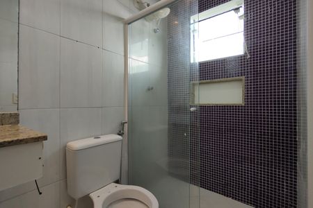 Casa de condomínio à venda com 230m², 3 quartos e 1 vaga Casa de condomínio à venda com 230m², 3 quartos e 1 vagaBanheiro da Suíte 1