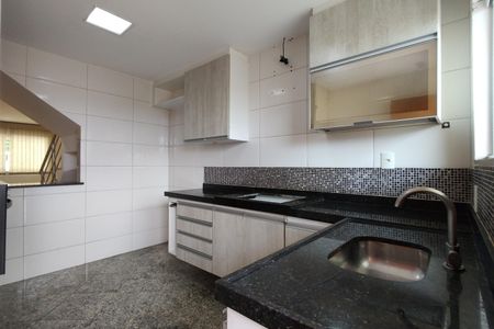 Casa de condomínio à venda com 230m², 3 quartos e 1 vaga Casa de condomínio à venda com 230m², 3 quartos e 1 vagaCozinha