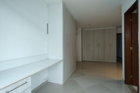 Casa de condomínio à venda com 230m², 3 quartos e 1 vaga Casa de condomínio à venda com 230m², 3 quartos e 1 vagaSuíte 2