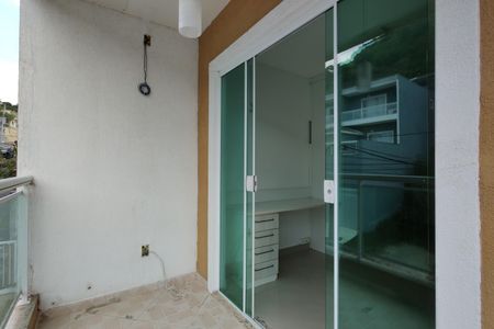 Casa de condomínio à venda com 230m², 3 quartos e 1 vaga Casa de condomínio à venda com 230m², 3 quartos e 1 vagaVaranda Suíte 2