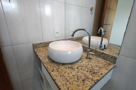 Casa de condomínio à venda com 230m², 3 quartos e 1 vaga Casa de condomínio à venda com 230m², 3 quartos e 1 vagaBanheiro da Suíte 1