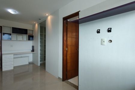 Casa de condomínio à venda com 230m², 3 quartos e 1 vaga Casa de condomínio à venda com 230m², 3 quartos e 1 vagaSuíte