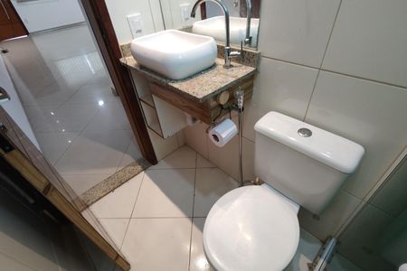 Casa de condomínio à venda com 230m², 3 quartos e 1 vaga Casa de condomínio à venda com 230m², 3 quartos e 1 vagaBanheiro Social 1