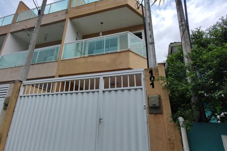 Casa de condomínio à venda com 230m², 3 quartos e 1 vaga Casa de condomínio à venda com 230m², 3 quartos e 1 vagaFachada