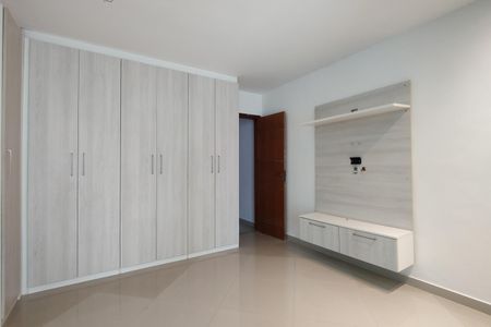 Casa de condomínio à venda com 230m², 3 quartos e 1 vaga Casa de condomínio à venda com 230m², 3 quartos e 1 vagaSuíte 2