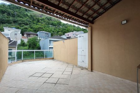 Casa de condomínio à venda com 230m², 3 quartos e 1 vaga Casa de condomínio à venda com 230m², 3 quartos e 1 vagaTerraço