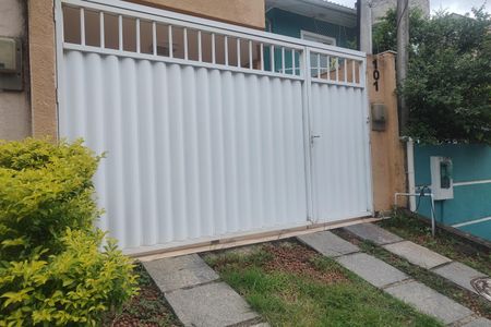 Casa de condomínio à venda com 230m², 3 quartos e 1 vaga Casa de condomínio à venda com 230m², 3 quartos e 1 vagaFachada