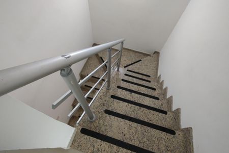 Casa de condomínio à venda com 230m², 3 quartos e 1 vaga Casa de condomínio à venda com 230m², 3 quartos e 1 vagaEscada