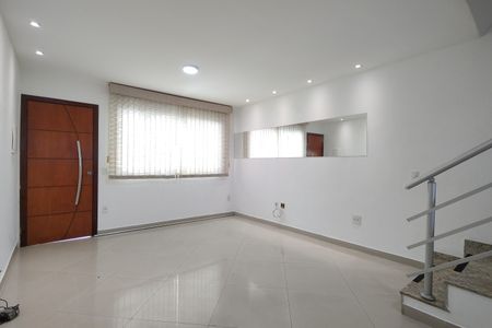 Casa de condomínio à venda com 230m², 3 quartos e 1 vaga Casa de condomínio à venda com 230m², 3 quartos e 1 vagaSala