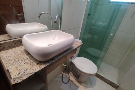 Casa de condomínio à venda com 230m², 3 quartos e 1 vaga Casa de condomínio à venda com 230m², 3 quartos e 1 vagaBanheiro Social 1