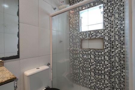 Casa de condomínio à venda com 230m², 3 quartos e 1 vaga Casa de condomínio à venda com 230m², 3 quartos e 1 vagaBanheiro da Suíte 2