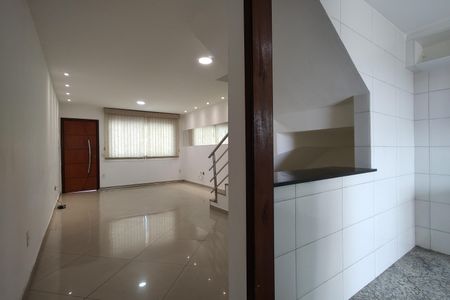 Sala de casa de condomínio à venda com 3 quartos, 230m² em Jacarepaguá, Rio de Janeiro