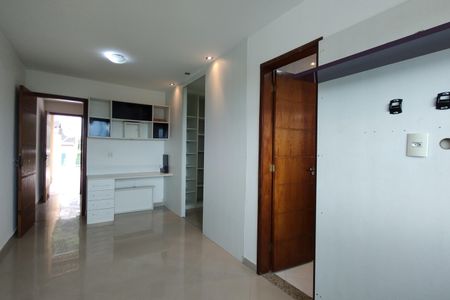Casa de condomínio à venda com 230m², 3 quartos e 1 vaga Casa de condomínio à venda com 230m², 3 quartos e 1 vagaSuíte