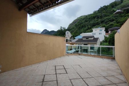 Casa de condomínio à venda com 230m², 3 quartos e 1 vaga Casa de condomínio à venda com 230m², 3 quartos e 1 vagaTerraço