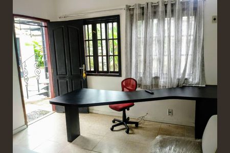 Casa à venda com 5 quartos, 210m² em Vargem Pequena, Rio de Janeiro