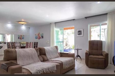 Casa à venda com 4 quartos, 315m² em Vargem Pequena, Rio de Janeiro