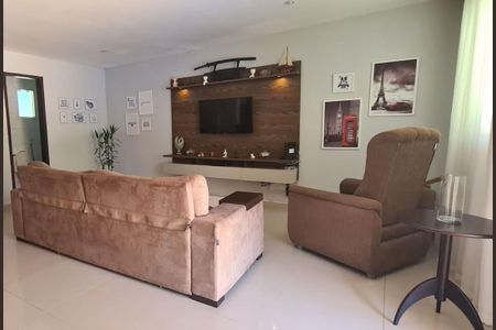 Casa à venda com 4 quartos, 315m² em Vargem Pequena, Rio de Janeiro