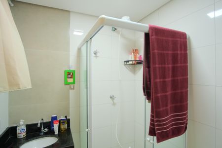 Banheiro de apartamento para alugar com 1 quarto, 30m² em Vila Esperança, São Paulo