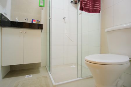 Banheiro de apartamento para alugar com 1 quarto, 30m² em Vila Esperança, São Paulo