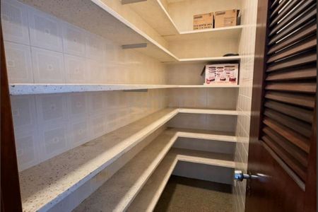 Apartamento à venda com 4 quartos, 278m² em Cambuí, Campinas