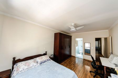 Casa à venda com 230m², 4 quartos e 4 vagasSuíte 1