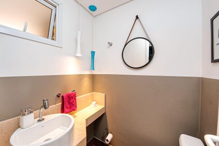 Casa à venda com 230m², 4 quartos e 4 vagasLavabo 2