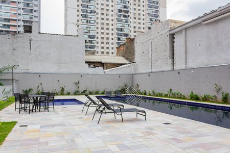 Apartamento à venda com 40m², 1 quarto e sem vaga Apartamento à venda com 40m², 1 quarto e sem vagaÁrea comum - Piscina