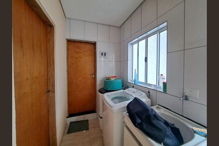 Casa à venda com 270m², 3 quartos e 6 vagas Casa à venda com 270m², 3 quartos e 6 vagasÁrea de Serviço