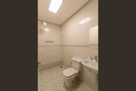 Banheiro de casa para alugar com 1 quarto, 60m² em Jardim Santo Antoninho, São Paulo