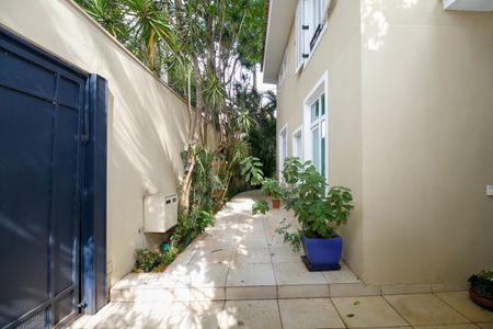 Casa à venda com 220m², 3 quartos e 3 vagas Casa à venda com 220m², 3 quartos e 3 vagasJardim