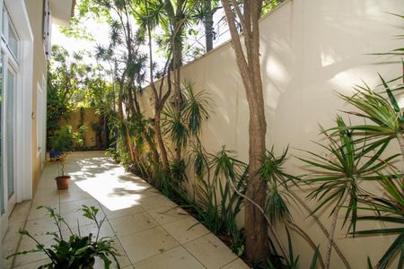 Casa à venda com 220m², 3 quartos e 3 vagas Casa à venda com 220m², 3 quartos e 3 vagasJardim